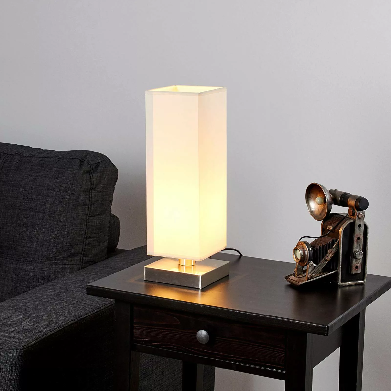 Martje - weiße Tischleuchte mit E14-Lampe günstig online kaufen
