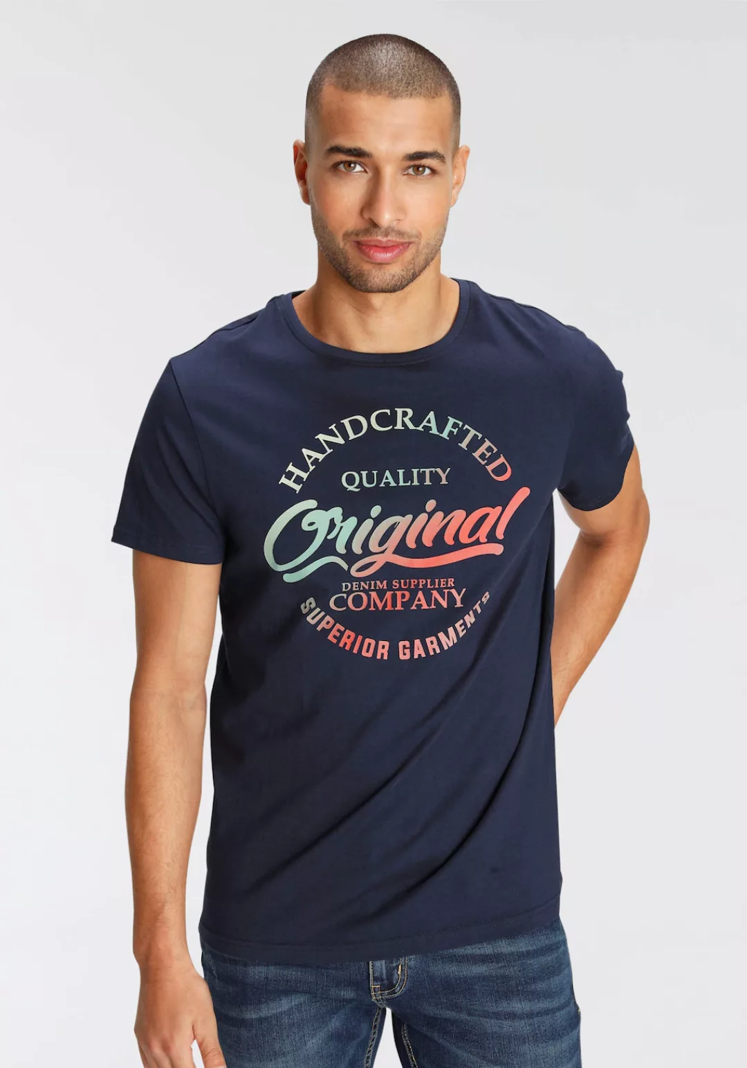 AJC T-Shirt mit Farbverlauf im Frontprint günstig online kaufen