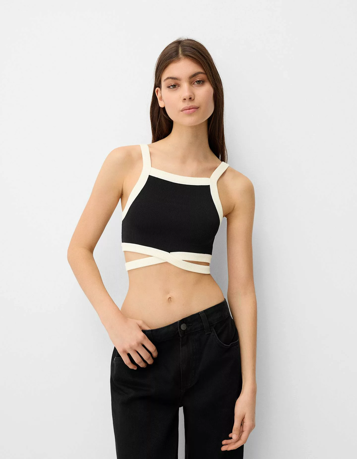 Bershka Top Mit Trägern Cut-Out Und Farblich Abgesetzten Bändern Damen Xs S günstig online kaufen