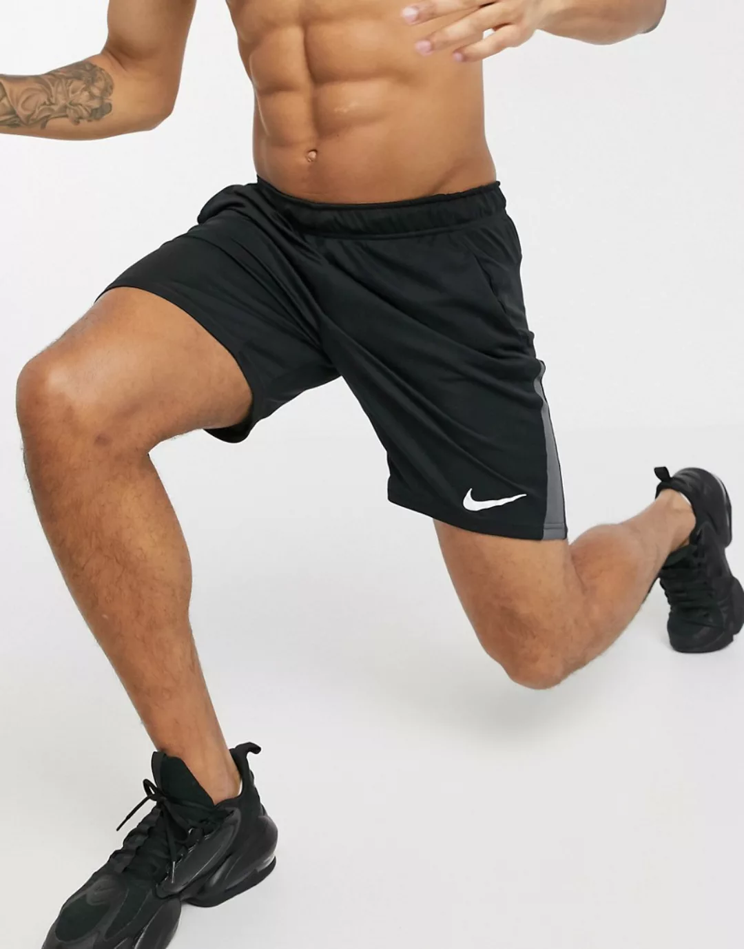 Nike Training – Schwarze Shorts günstig online kaufen