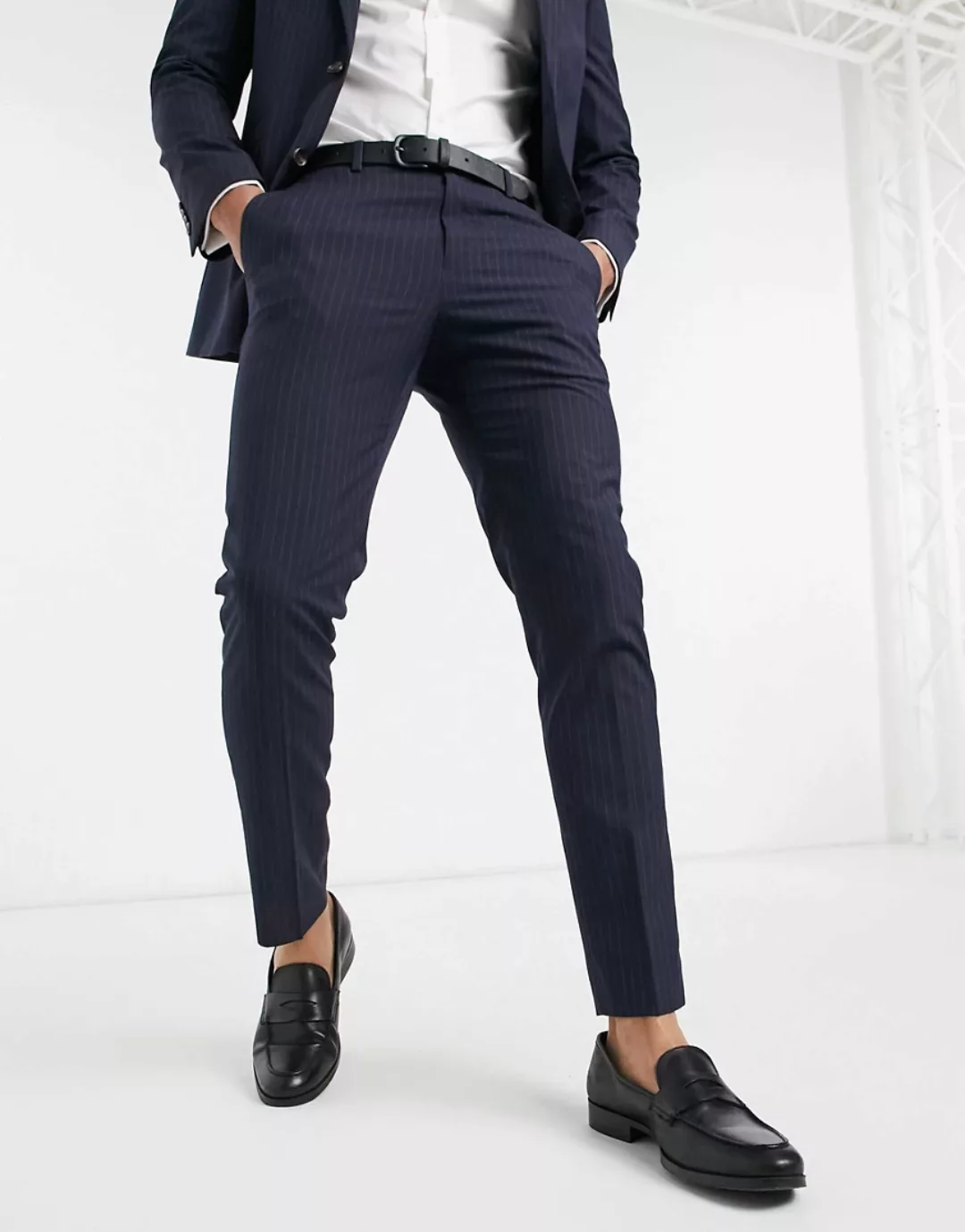 Burton Menswear – Enge Anzughose mit Nadelstreifen in Marineblau günstig online kaufen