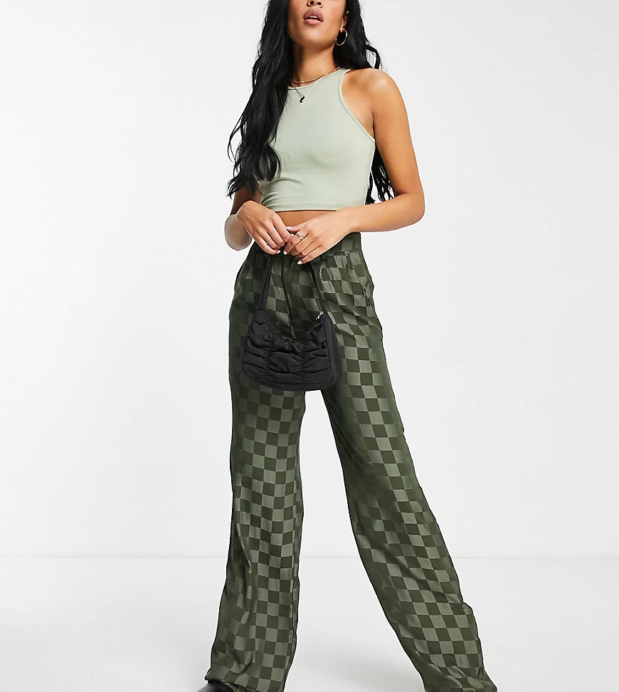 Missguided Tall – Satinhose in Khaki mit Schachbrettmuster, Kombiteil-Grün günstig online kaufen