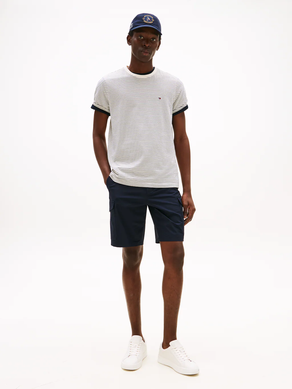 Tommy Hilfiger T-Shirt "ESSENTIAL REG FIT SOLID TEE mit Stickerei und Rundh günstig online kaufen