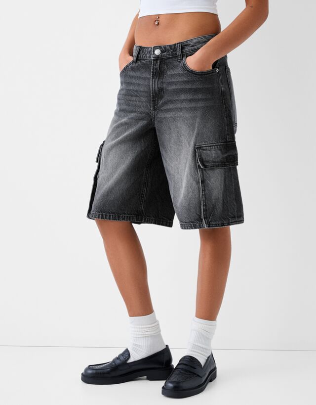 Bershka Jeans-Bermudashorts Im Baggy- Und Cargo-Stil Bskteen 32 Schwarz günstig online kaufen