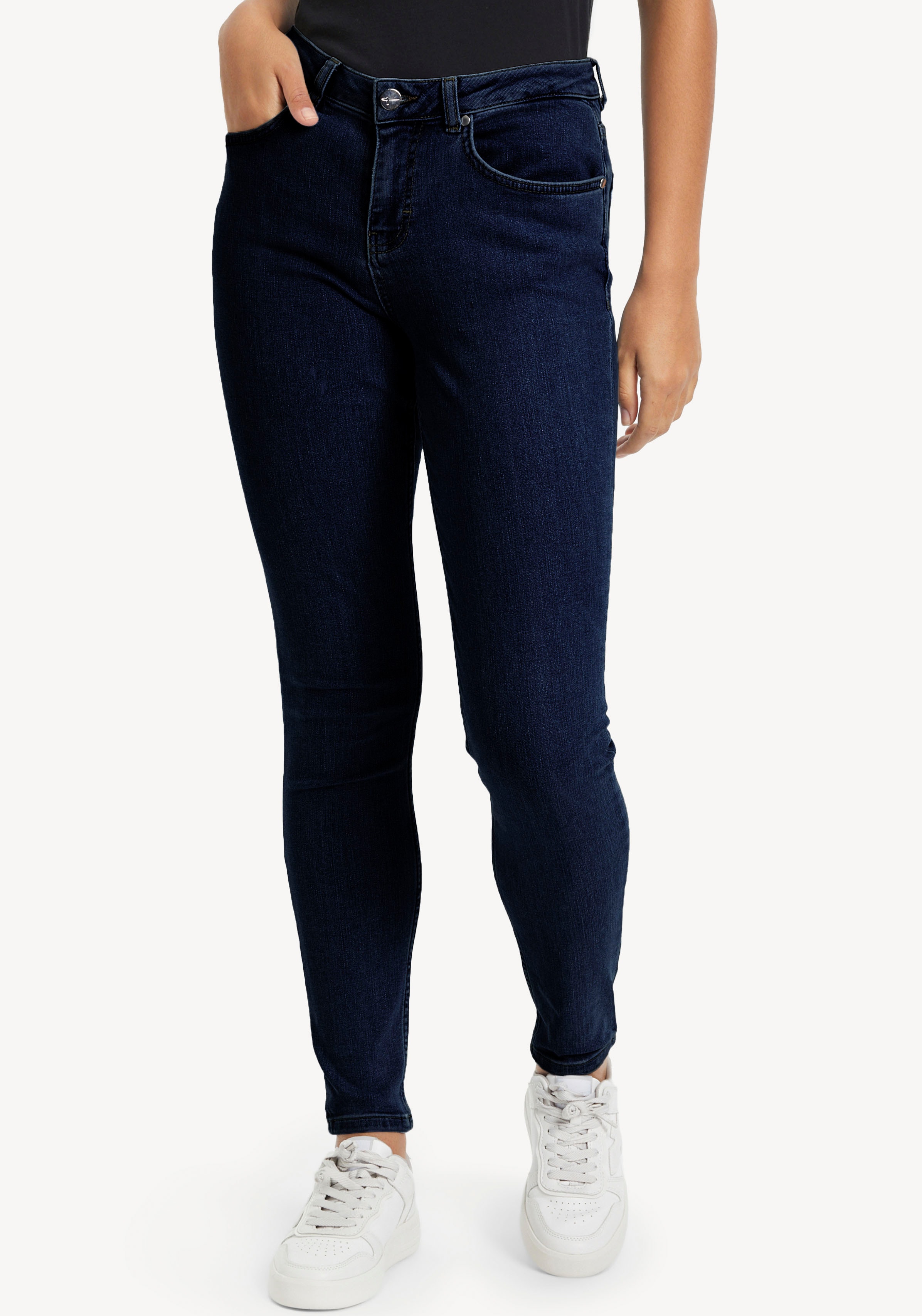 Tamaris Slim-fit-Jeans mit Logo-Badge - NEUE KOLLEKTION günstig online kaufen