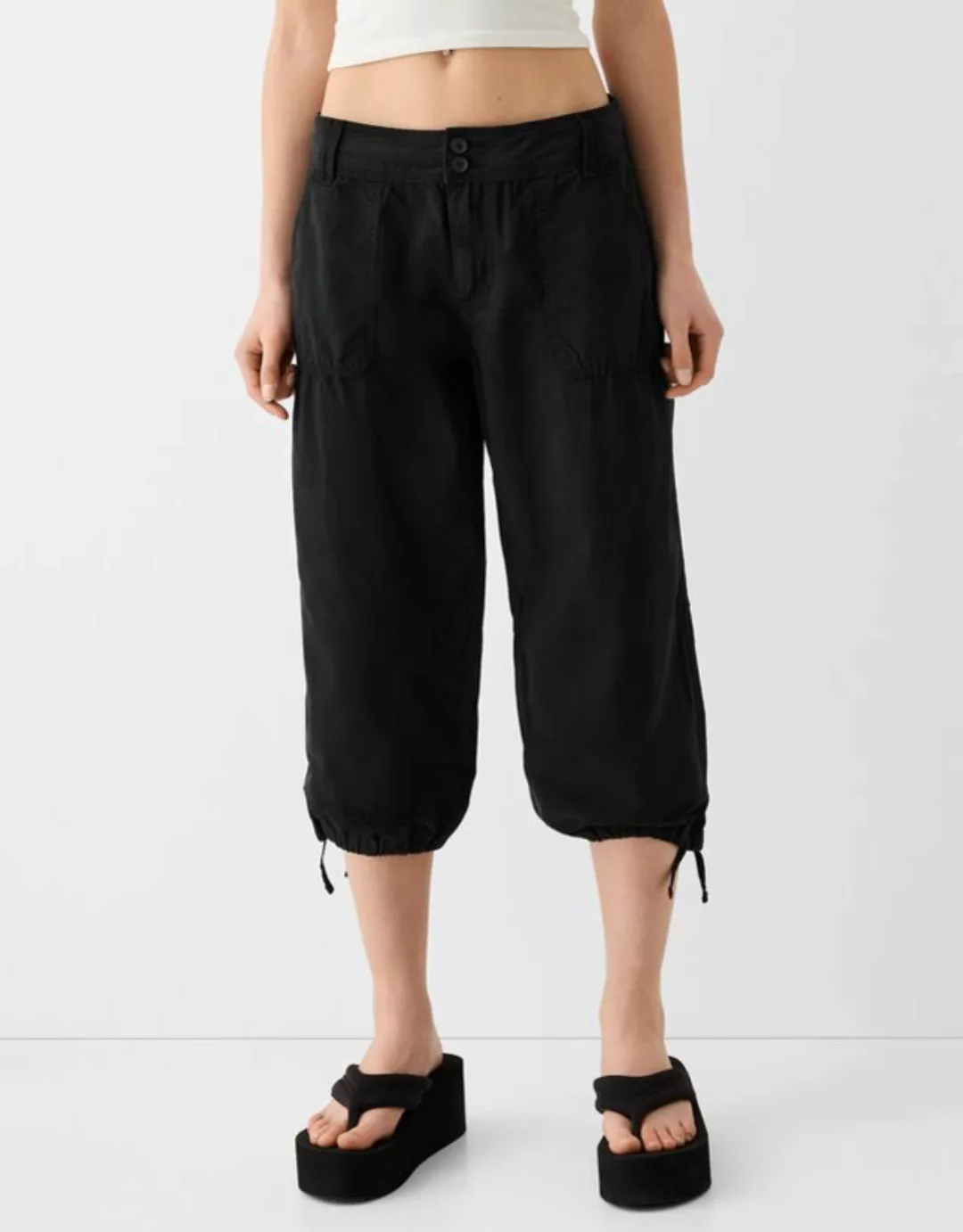 Bershka Low Waist-Hose In Caprilänge Damen 34 Schwarz günstig online kaufen