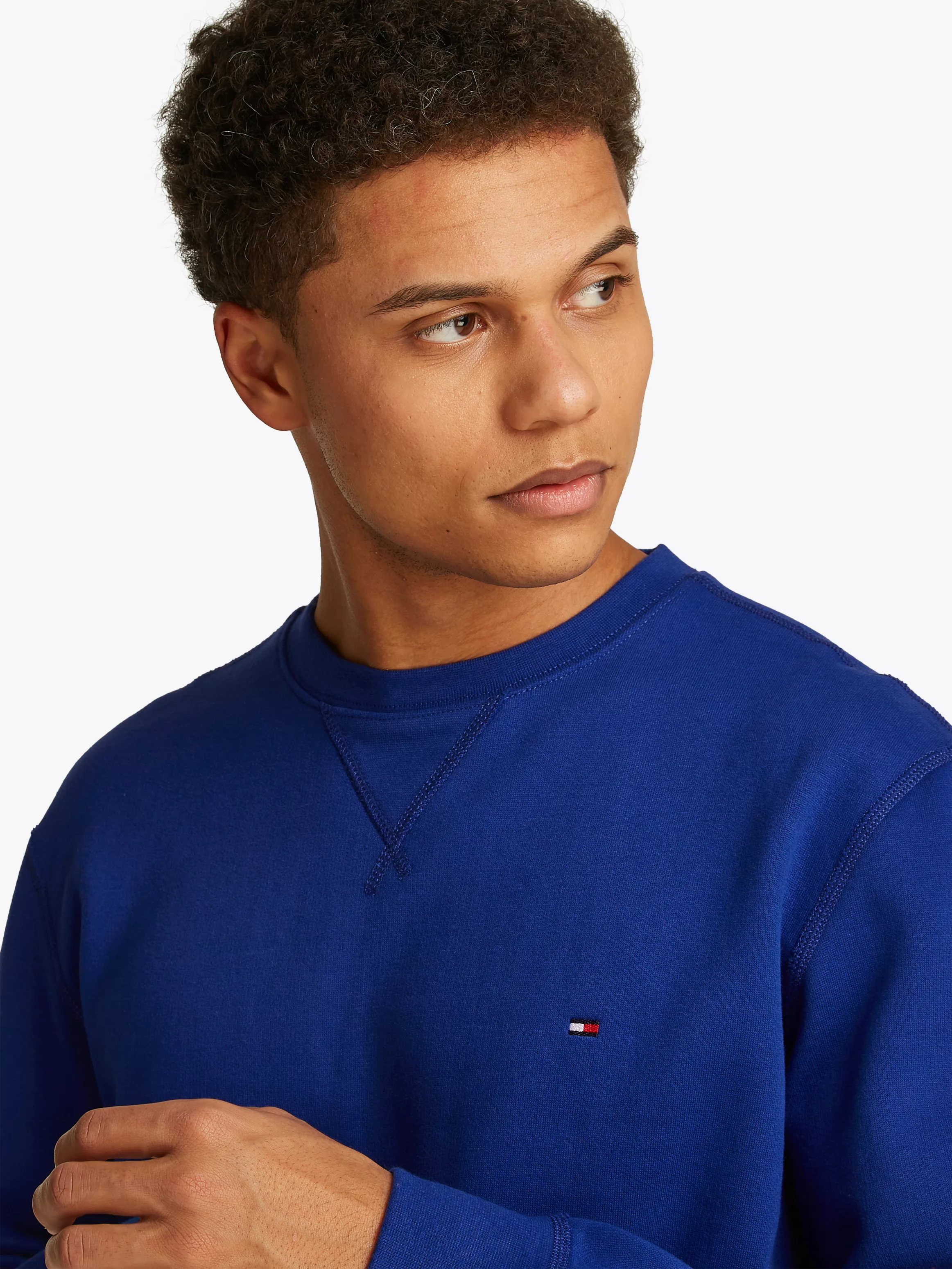 Tommy Hilfiger Sweatshirt "ESS SEASONAL FLEECE CREWNECK", mit Logostickerei günstig online kaufen