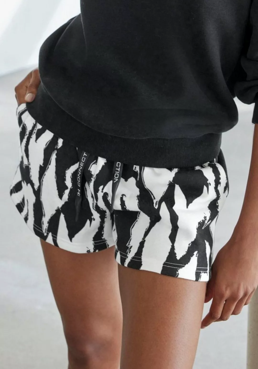 French Connection Sweatshorts -Kurze Hose (1-tlg) mit Allover-Print, Lounge günstig online kaufen