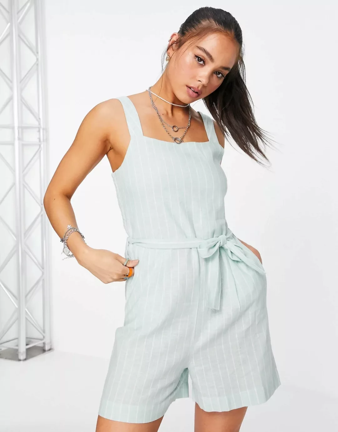 Only – Playsuit mit Bindegürtel und Streifen-Grün günstig online kaufen