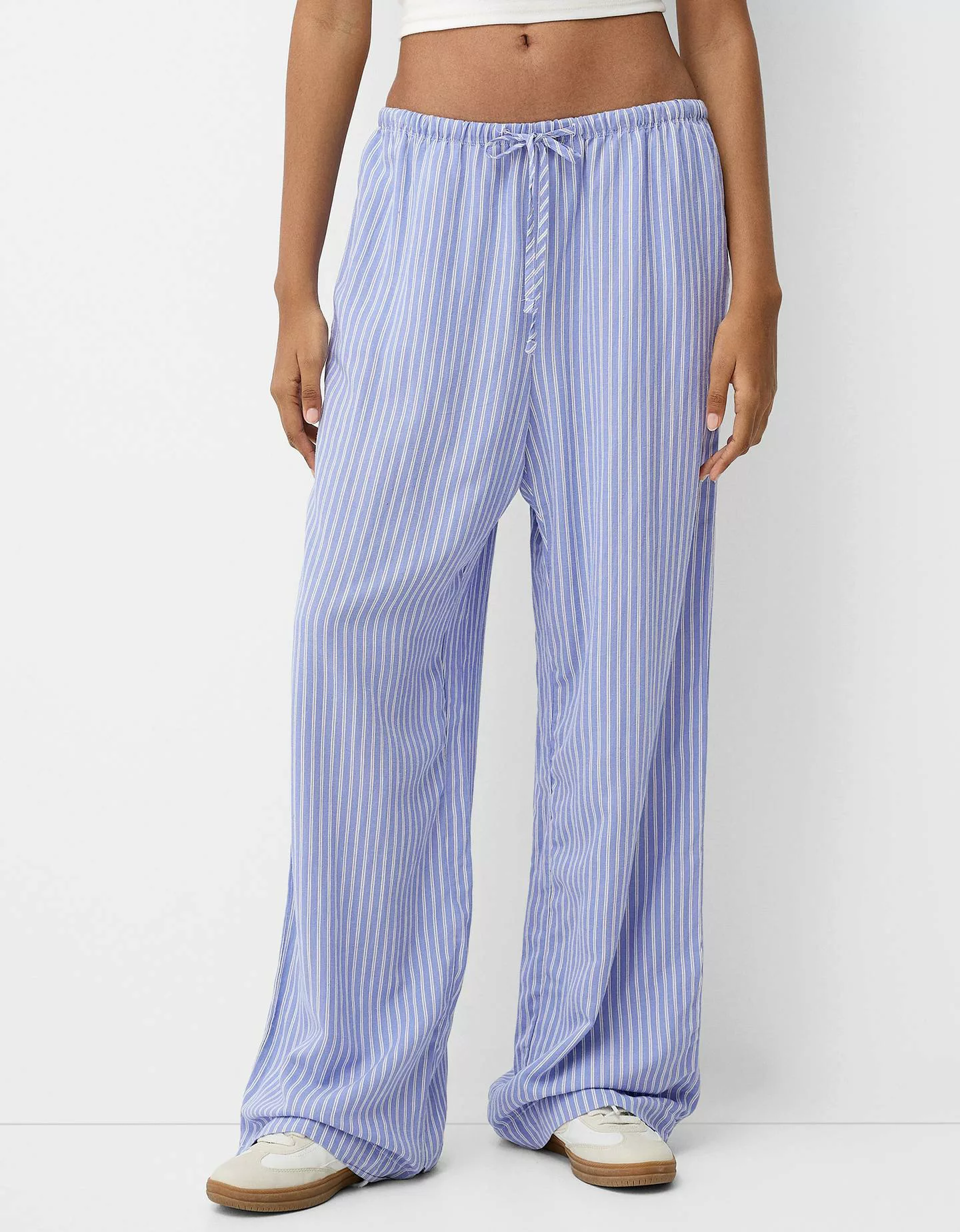 Bershka Straight-Fit Hose Mit Streifen Und Gummizugbund Damen L Blau günstig online kaufen