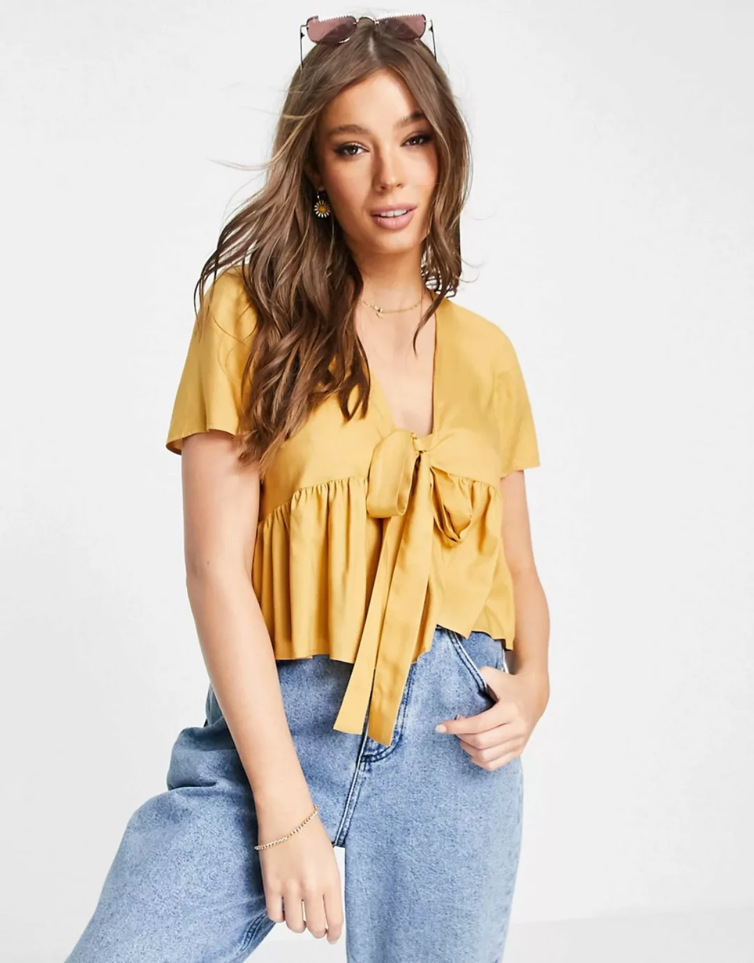 ASOS DESIGN – Kurzärmlige Freizeitbluse in Senfgelb zum vorne Binden günstig online kaufen