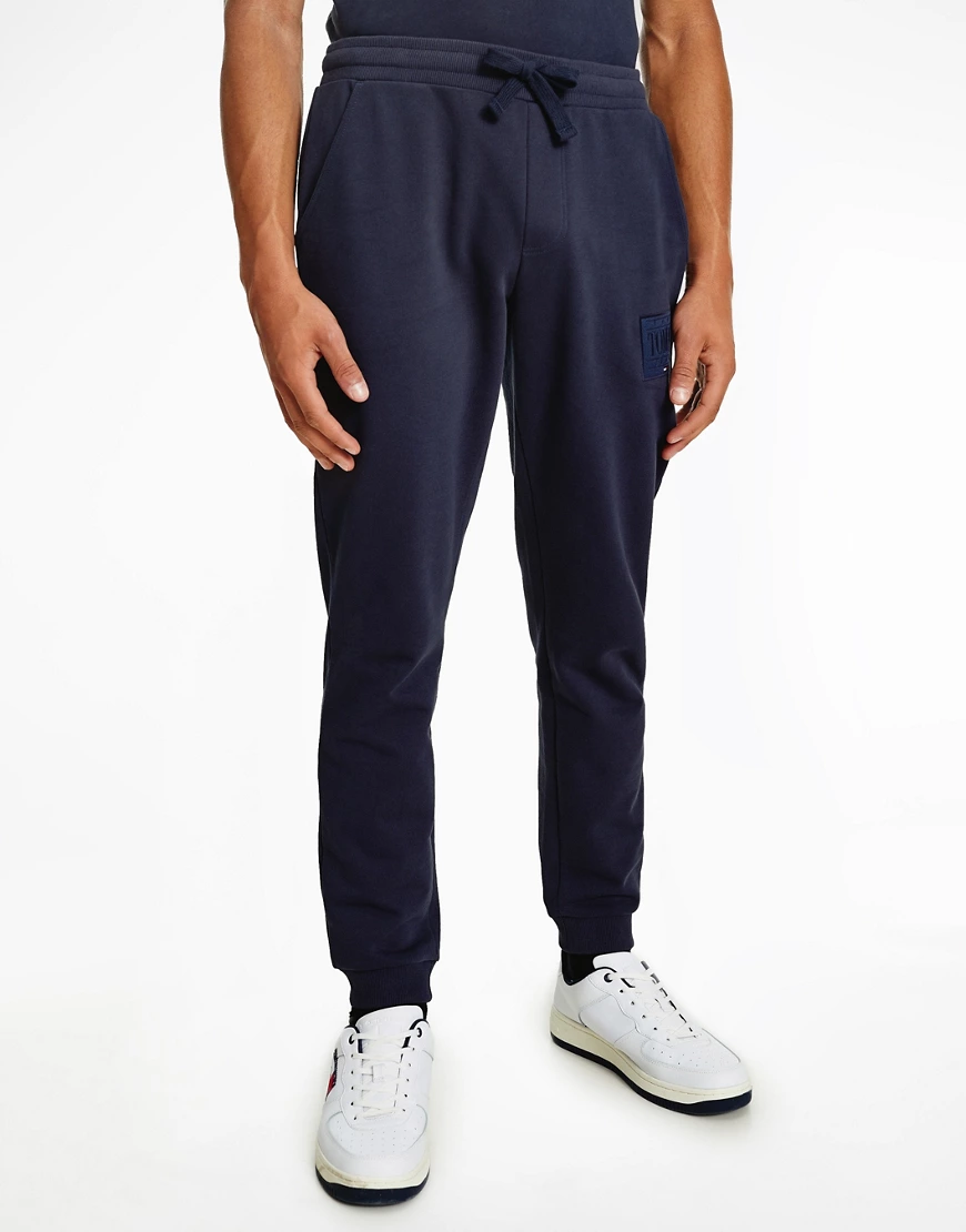 Tommy Jeans – Jogginghose in Marineblau mit Bündchen und farblich abgestimm günstig online kaufen