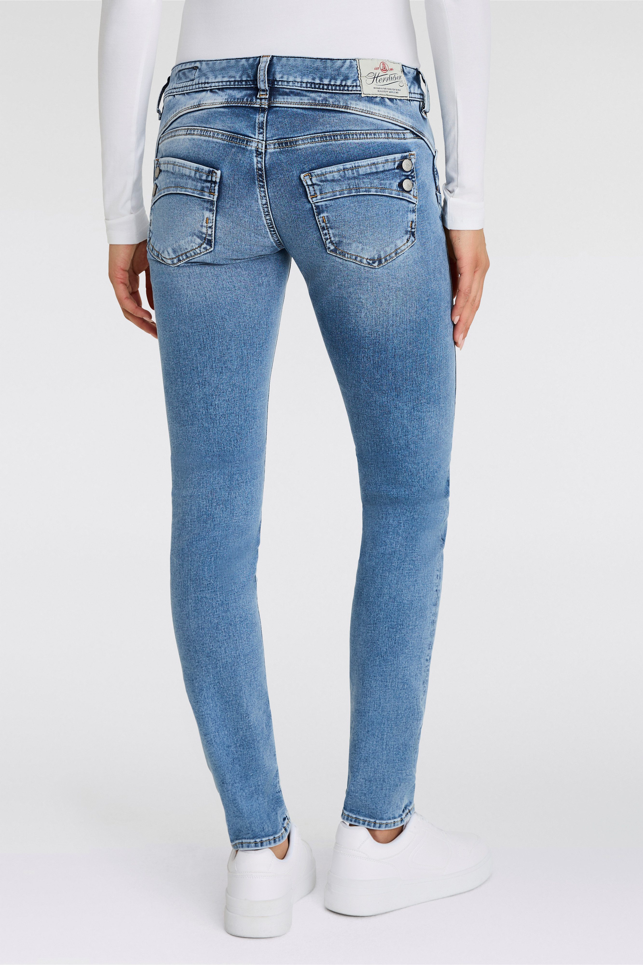Herrlicher Slim-fit-Jeans "Piper Slim Reused Denim", mit Zierknöpfen an den günstig online kaufen