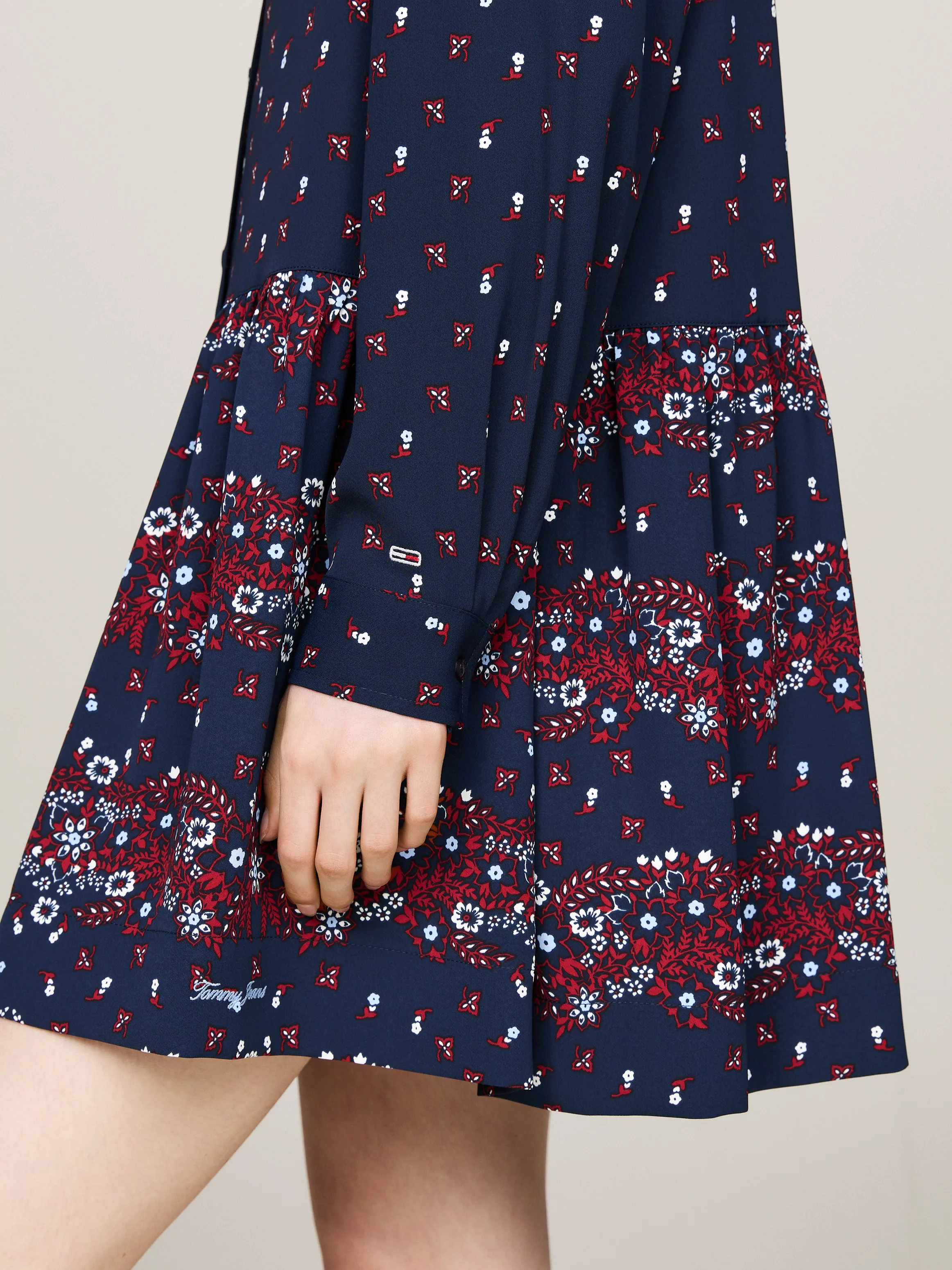 Tommy Jeans Hemdblusenkleid "TJW FLORAL MIX MINI SHIRT DRESS", mit Blumenpr günstig online kaufen