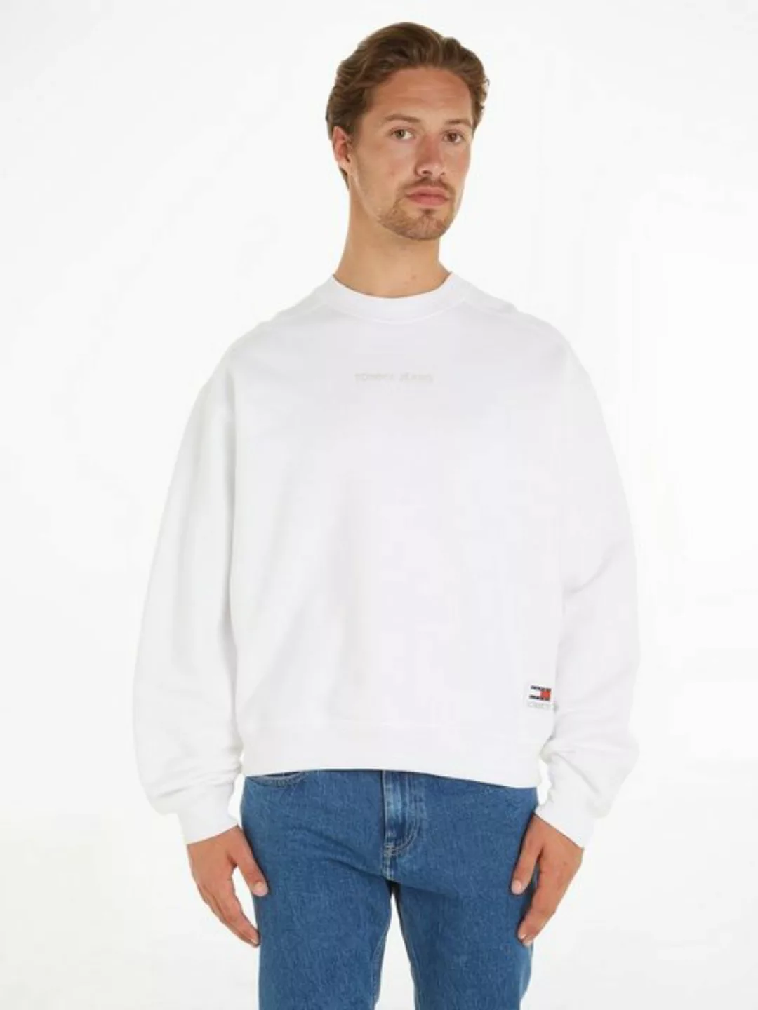 Tommy Jeans Sweater TJM BOXY NEW CLASSICS CREW EXT mit Print auf der Brust günstig online kaufen