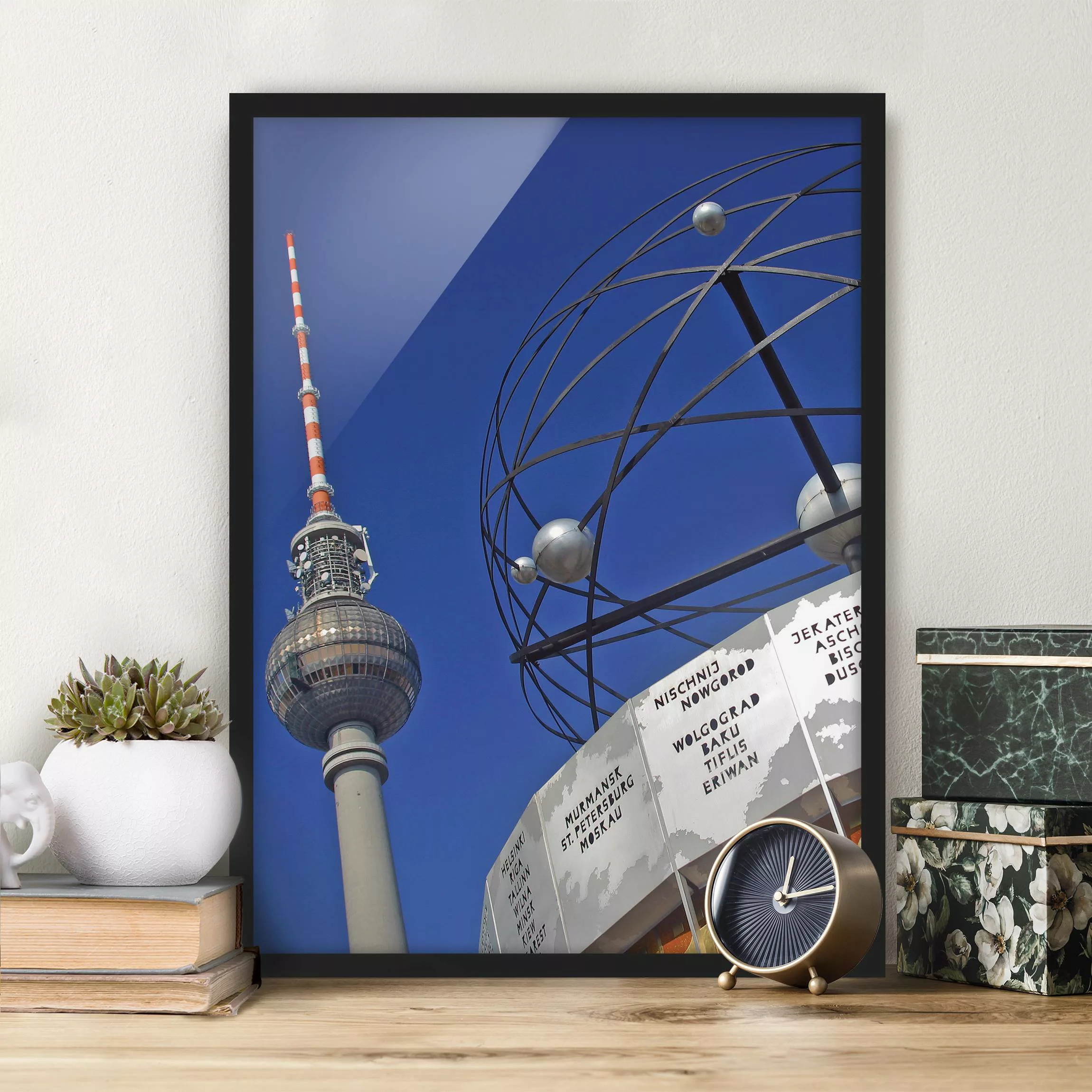 Bild mit Rahmen Architektur & Skyline - Hochformat Berlin Alexanderplatz günstig online kaufen