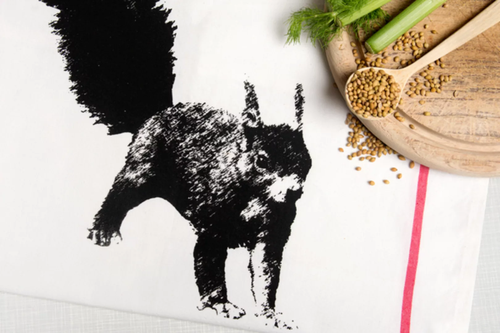 Bio & Fair-trade-geschirrtuch "Eichhörnchen" günstig online kaufen