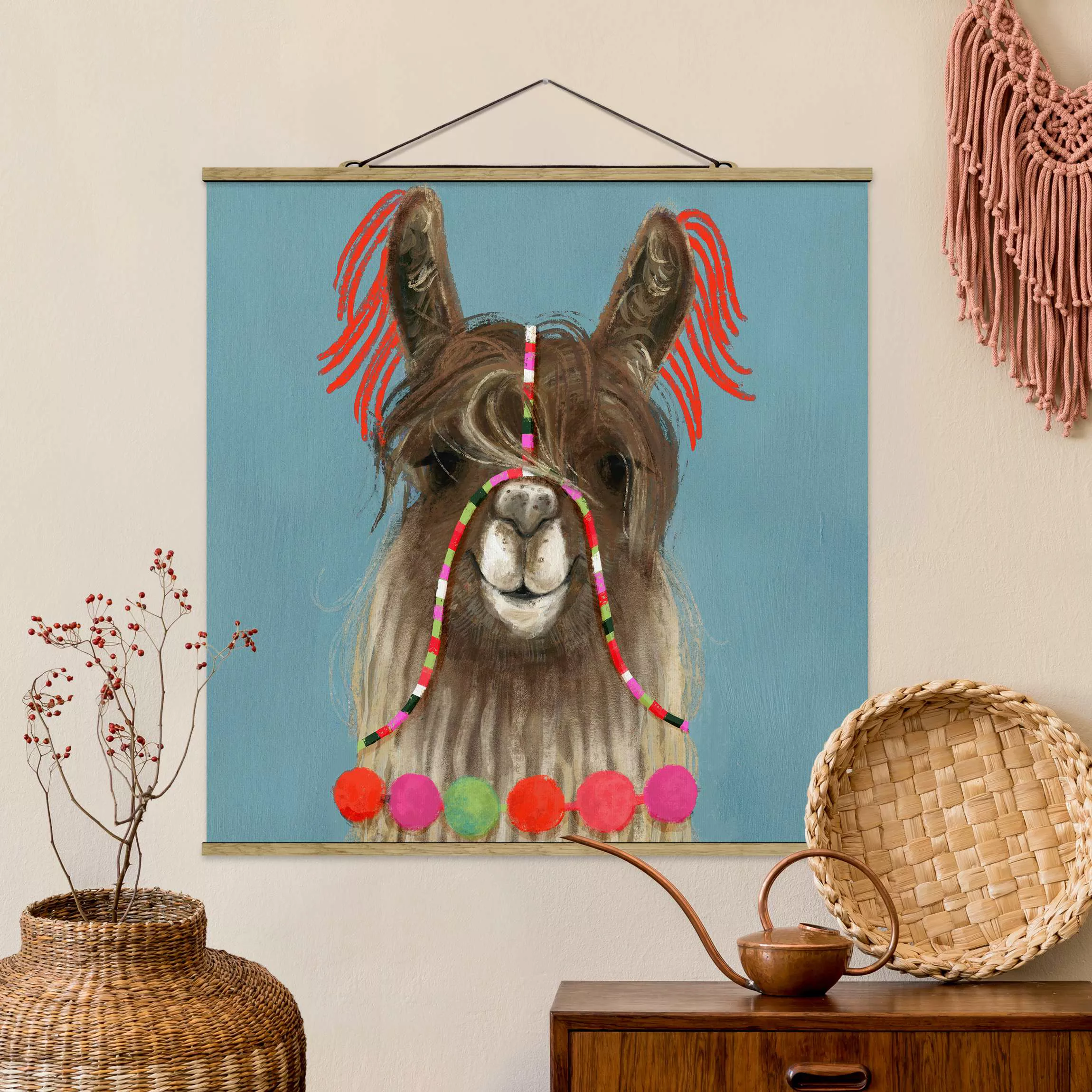 Stoffbild Tiere mit Posterleisten - Quadrat Lama mit Schmuck I günstig online kaufen