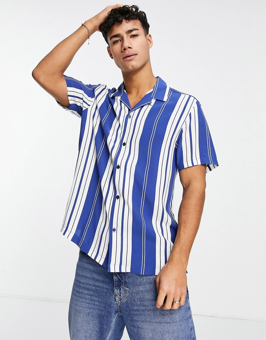 Topman – Gestreiftes Hemd in Blau und Weiß mit Reverskragen-Bunt günstig online kaufen