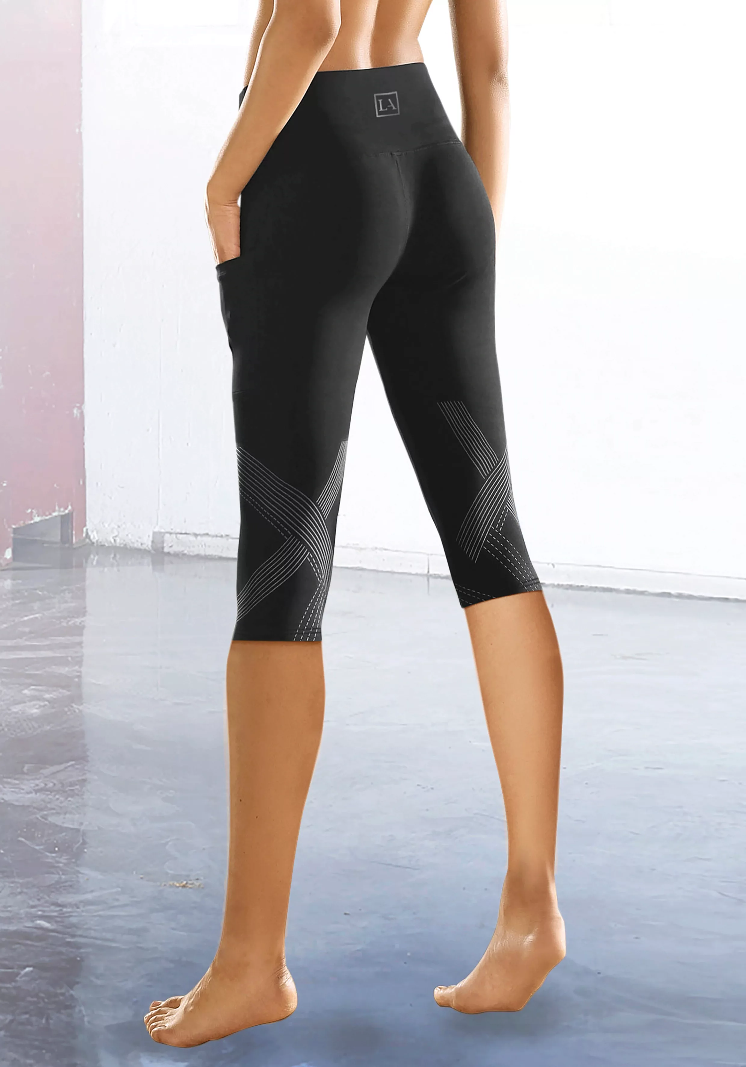 LASCANA ACTIVE Caprileggings, mit optischen Reflektortprint und Handytasche günstig online kaufen