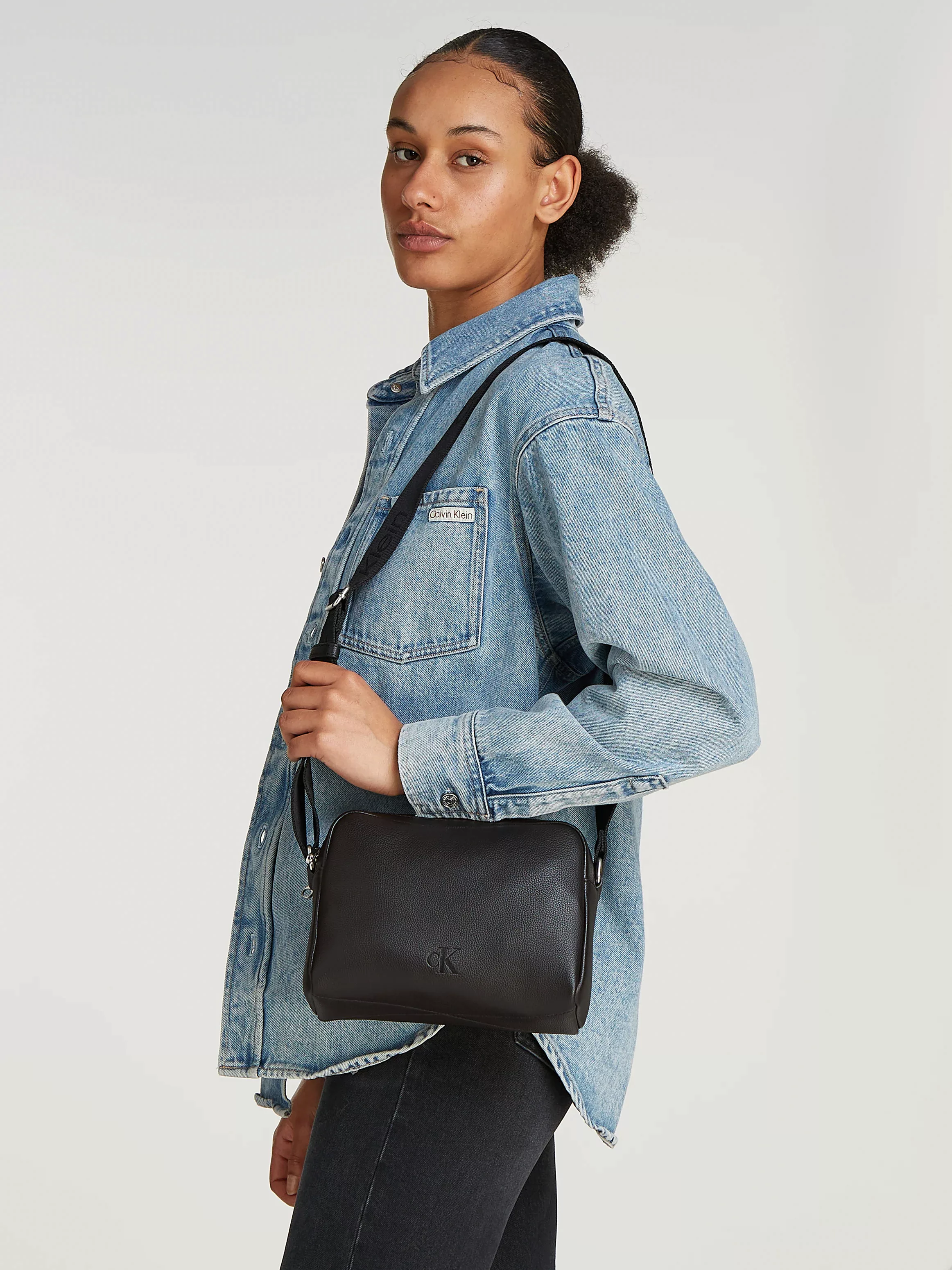 Calvin Klein Jeans Umhängetasche "OVER WEBBING CAMERA BAG21 PU", Schulterta günstig online kaufen