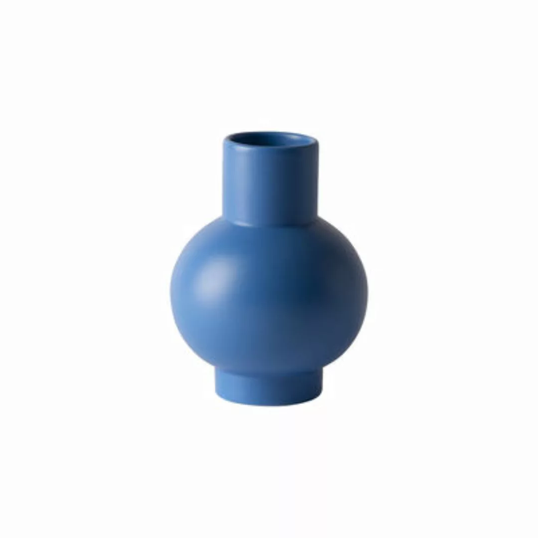 Vase Strøm Small keramik blau / H 16 cm - Handgefertigt - raawii - Blau günstig online kaufen