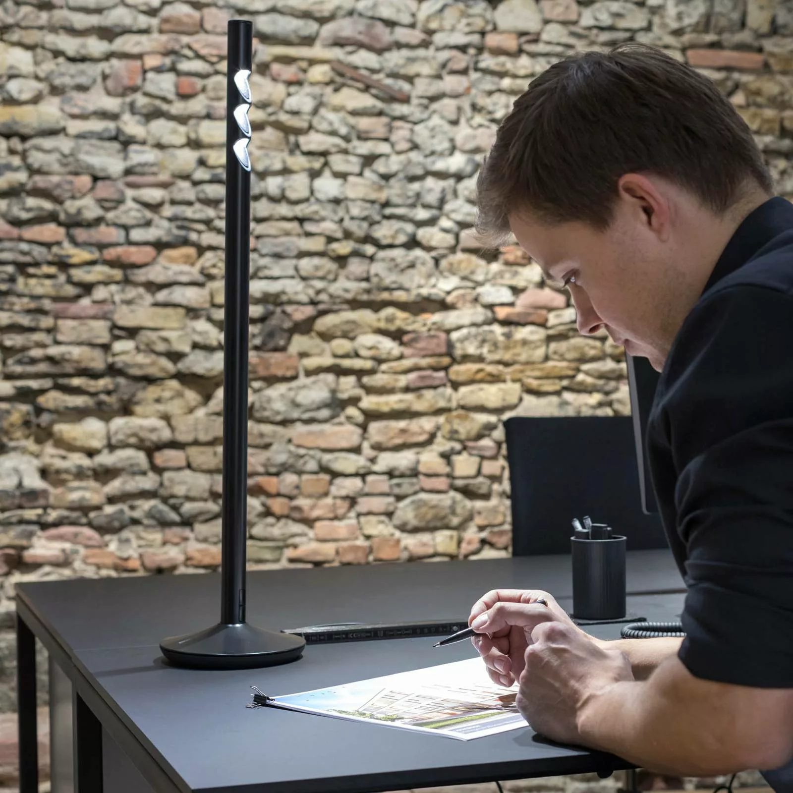 ERCO Lucy LED-Tischleuchte mit Fuß, schwarz 930 günstig online kaufen