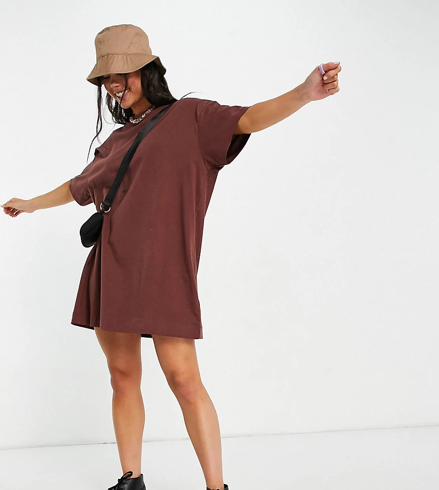 COLLUSION – Mini-T-Shirt-Kleid in Braun günstig online kaufen