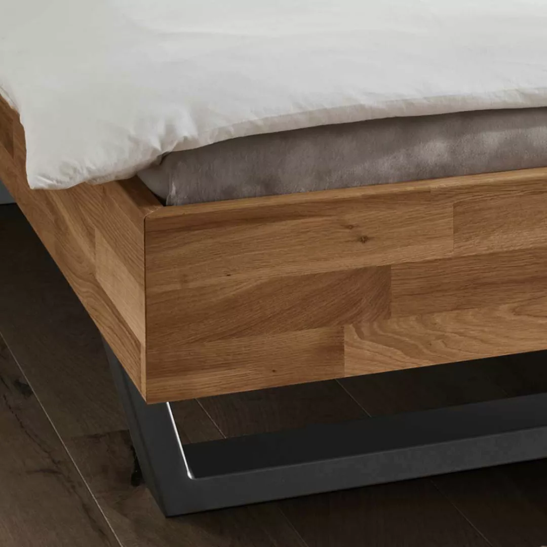 Massivholz Bett aus Wildeiche geölt Metallkufen in Anthrazit günstig online kaufen
