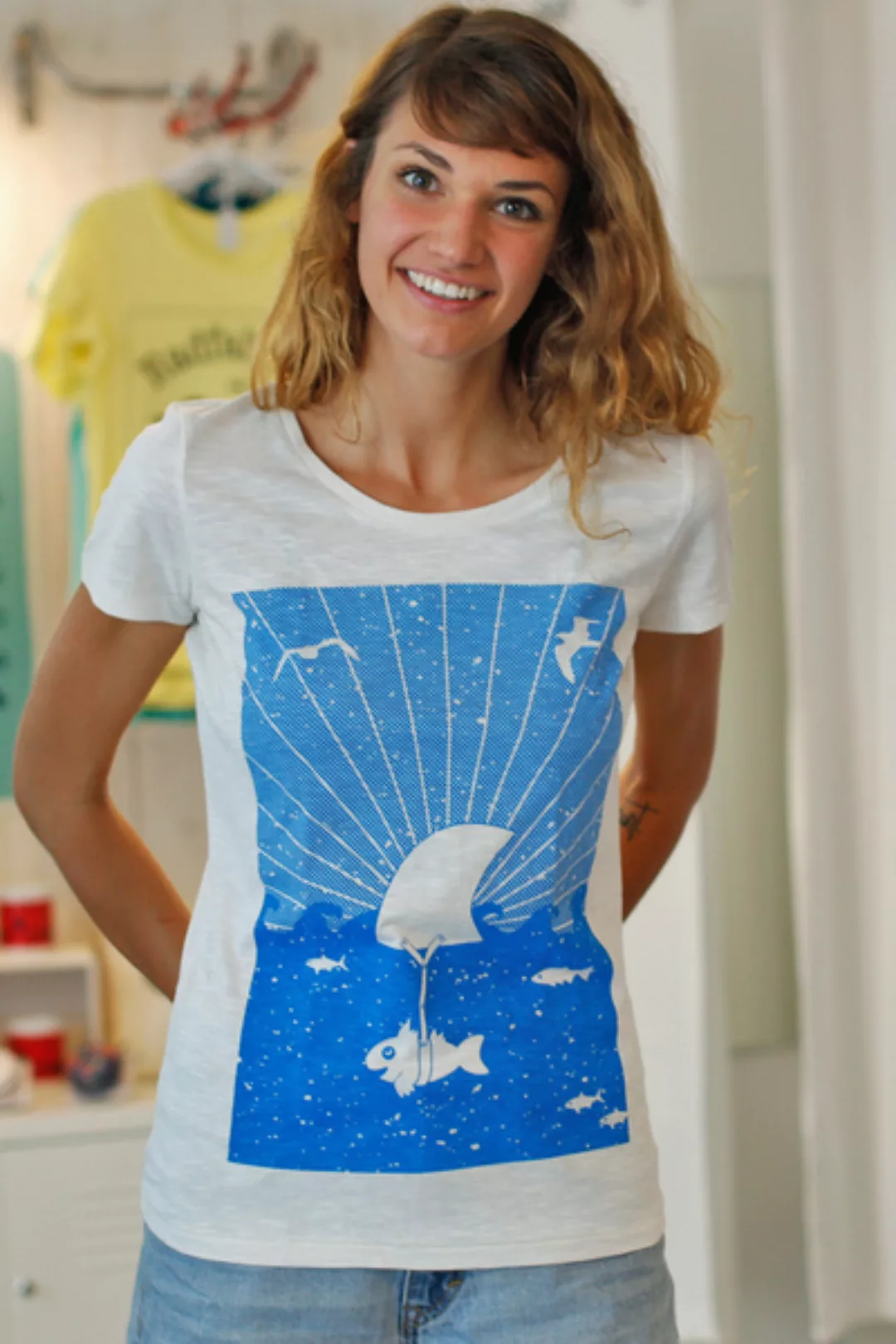 T-shirt "Hai Fisch" Fin Flosse - Fair Wear Frauen T-shirt günstig online kaufen