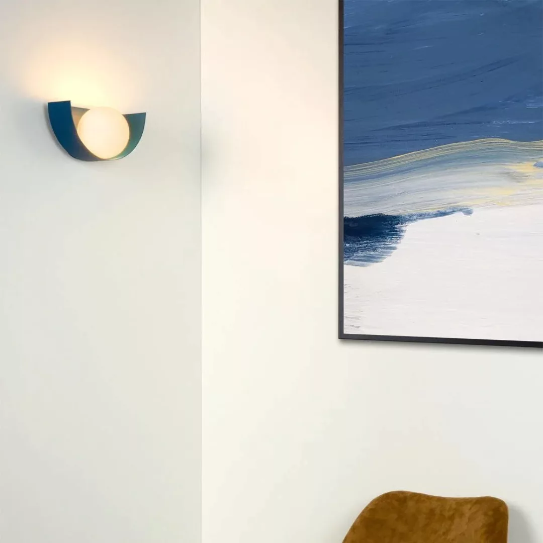 Wandlampe Benni mit Kugelschirm aus Glas, blau günstig online kaufen