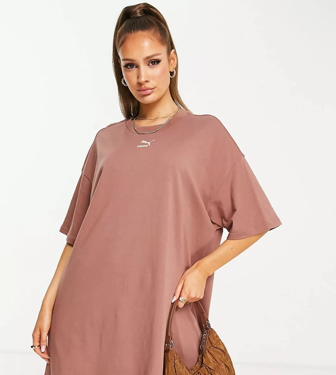 PUMA – Essentials – T-Shirt-Kleid in Braun mit Logo günstig online kaufen