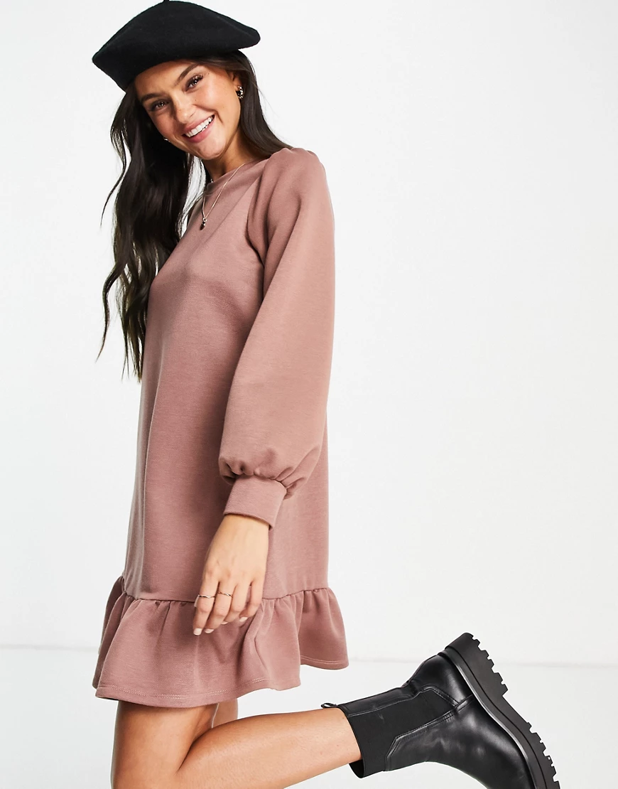 Miss Selfridge – Sweatshirt-Kleid in Mokka mit Rüschensaum-Rosa günstig online kaufen
