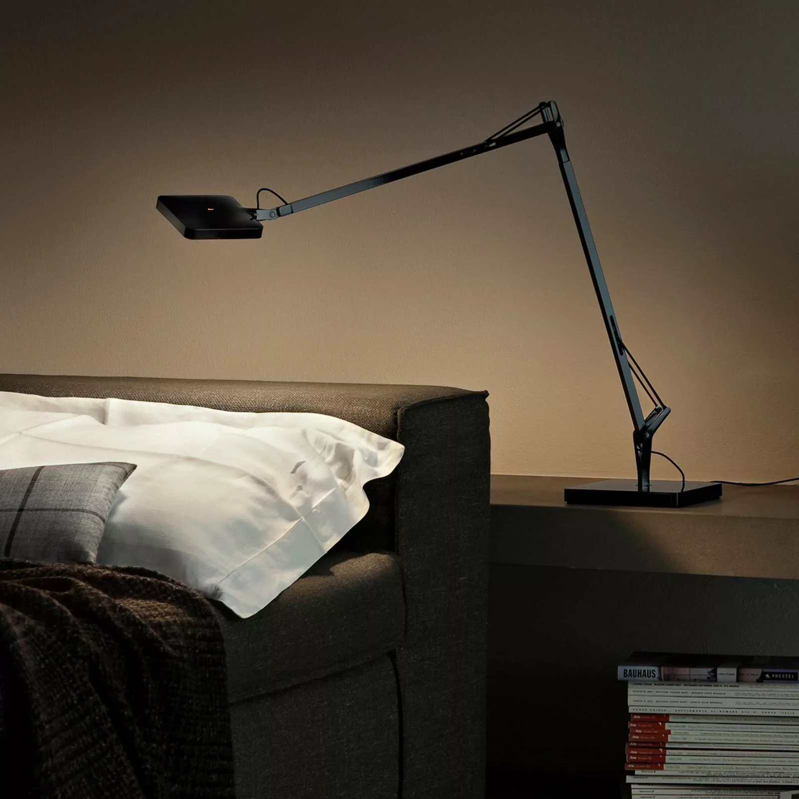 FLOS Kelvin LED-Tischleuchte in Anthrazit günstig online kaufen
