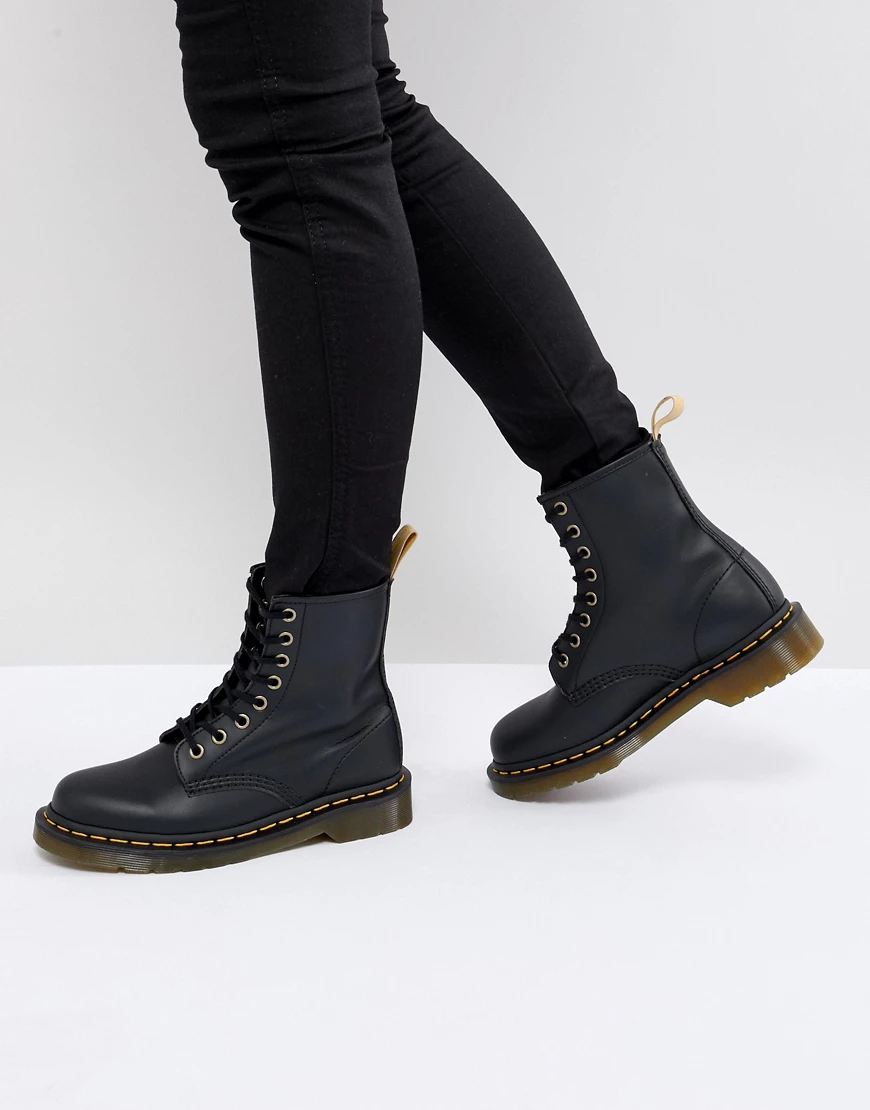 Dr Martens – Schnürstiefel mit 8 Ösen-Schwarz günstig online kaufen