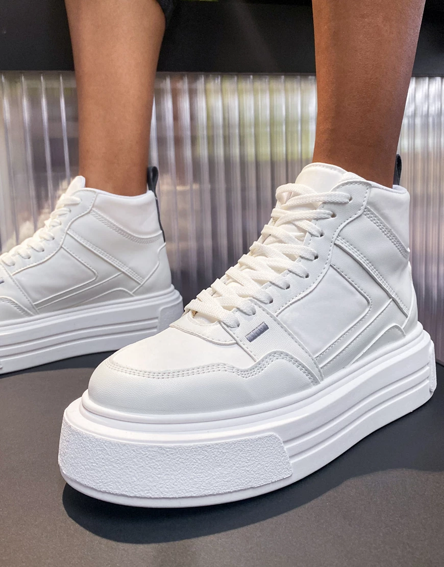 Topshop – Crown – Knöchelhohe Sneaker in Weiß mit dicker Sohle günstig online kaufen