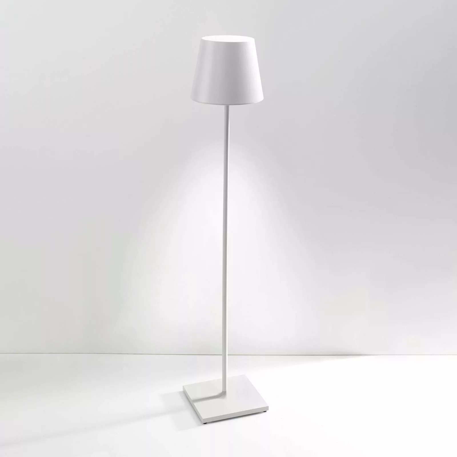 Zafferano Poldina XXL Akku-Stehlampe IP54 weiß günstig online kaufen