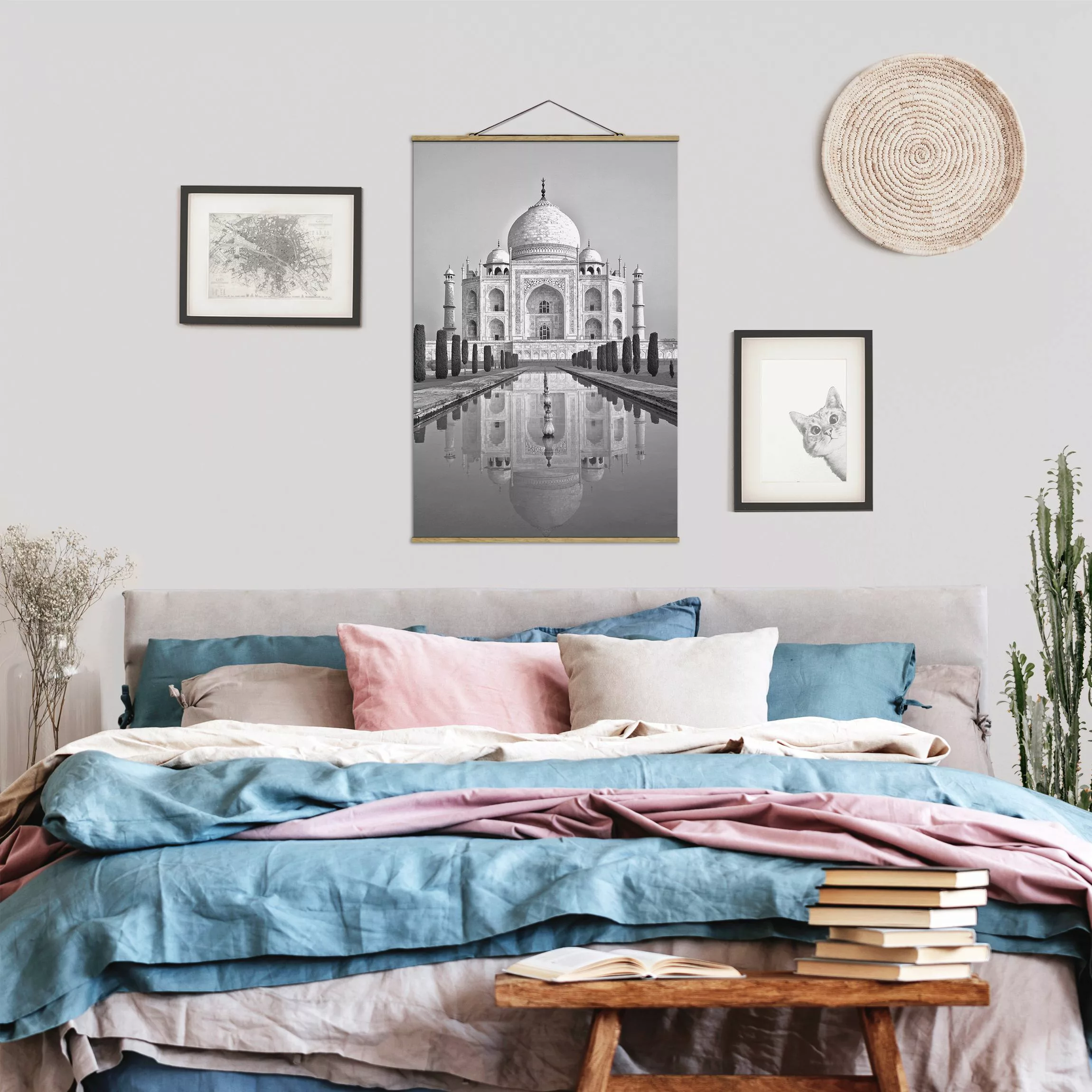 Stoffbild Architektur mit Posterleisten - Hochformat Taj Mahal mit Garten günstig online kaufen