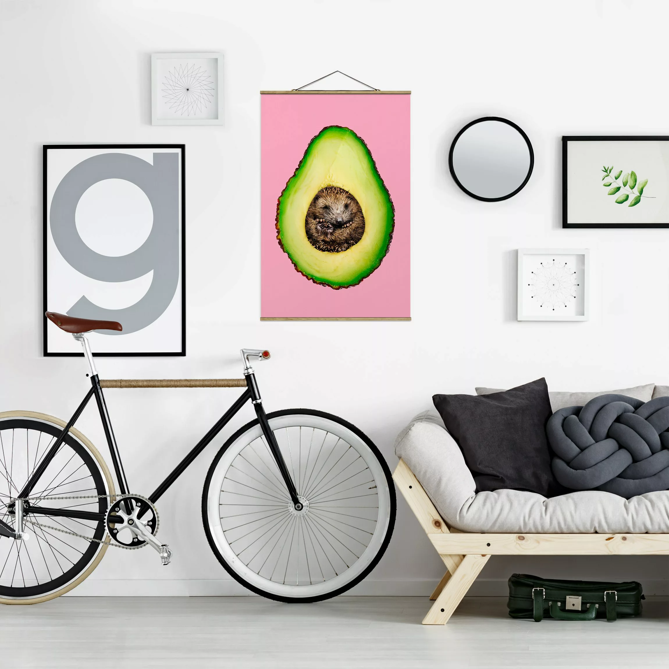 Stoffbild Tiere mit Posterleisten - Hochformat Avocado mit Igel günstig online kaufen