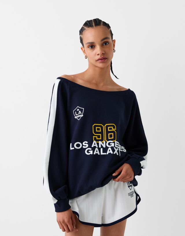 Bershka Sweatshirt La Galaxy Mit Carmen-Ausschnitt Und Print Damen M Dunkel günstig online kaufen