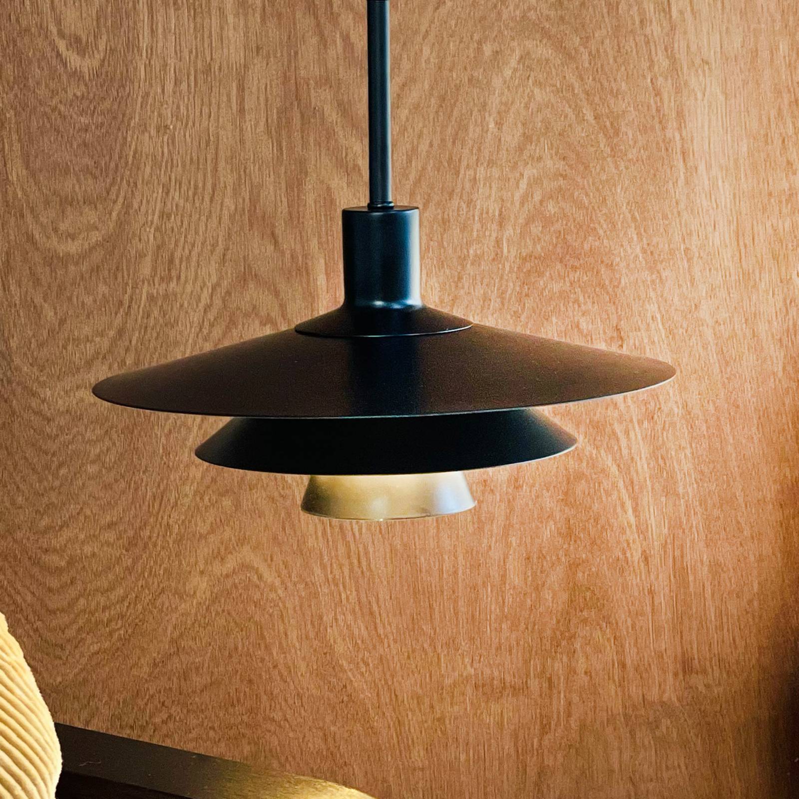 Dyberg Larsen Pendellampe Kay, Ø 30 cm, schwarz, Metall günstig online kaufen