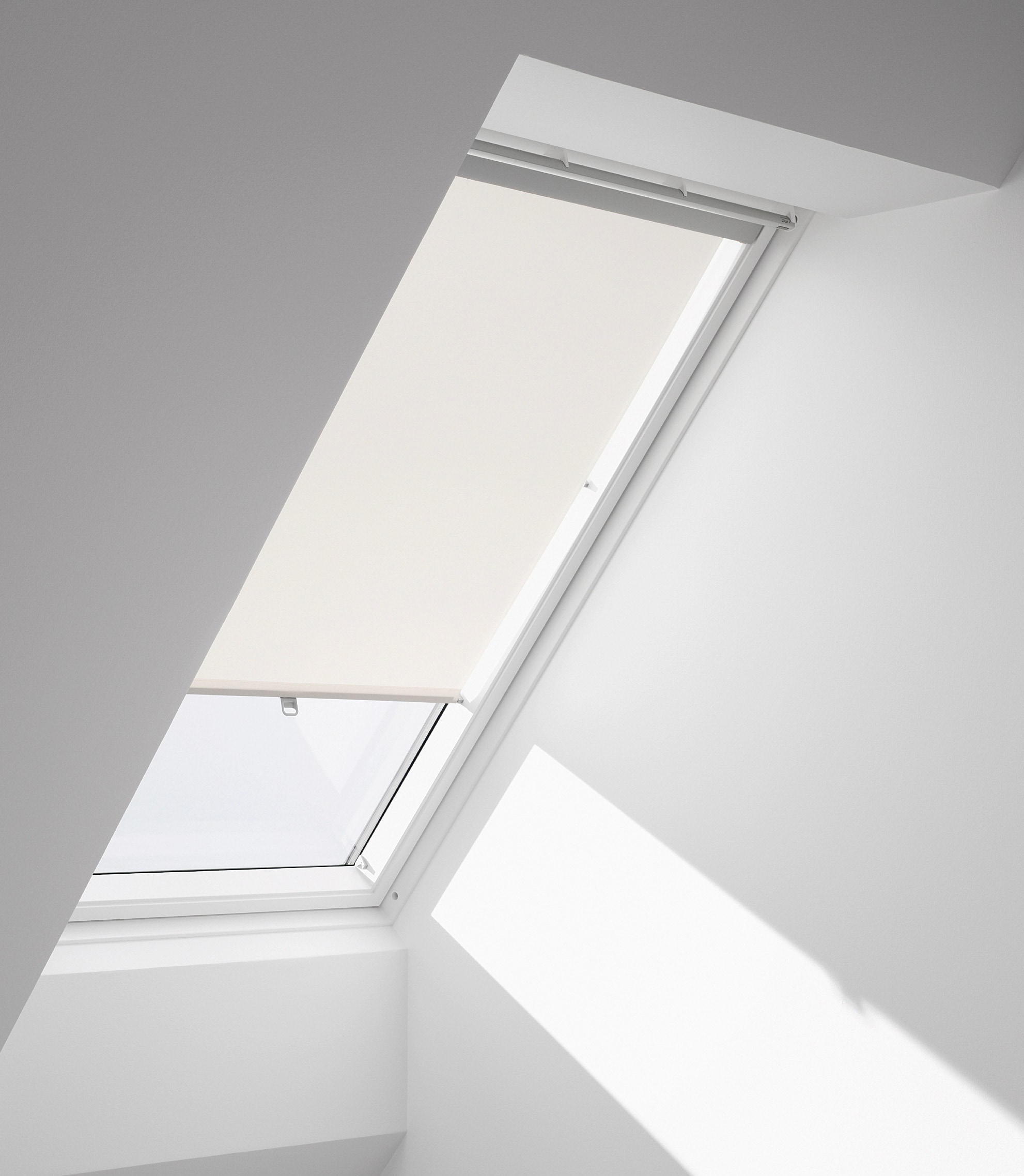 Velux Sichtschutzrollo mit Haltekrallen RHL SK00 1028 Weiß günstig online kaufen