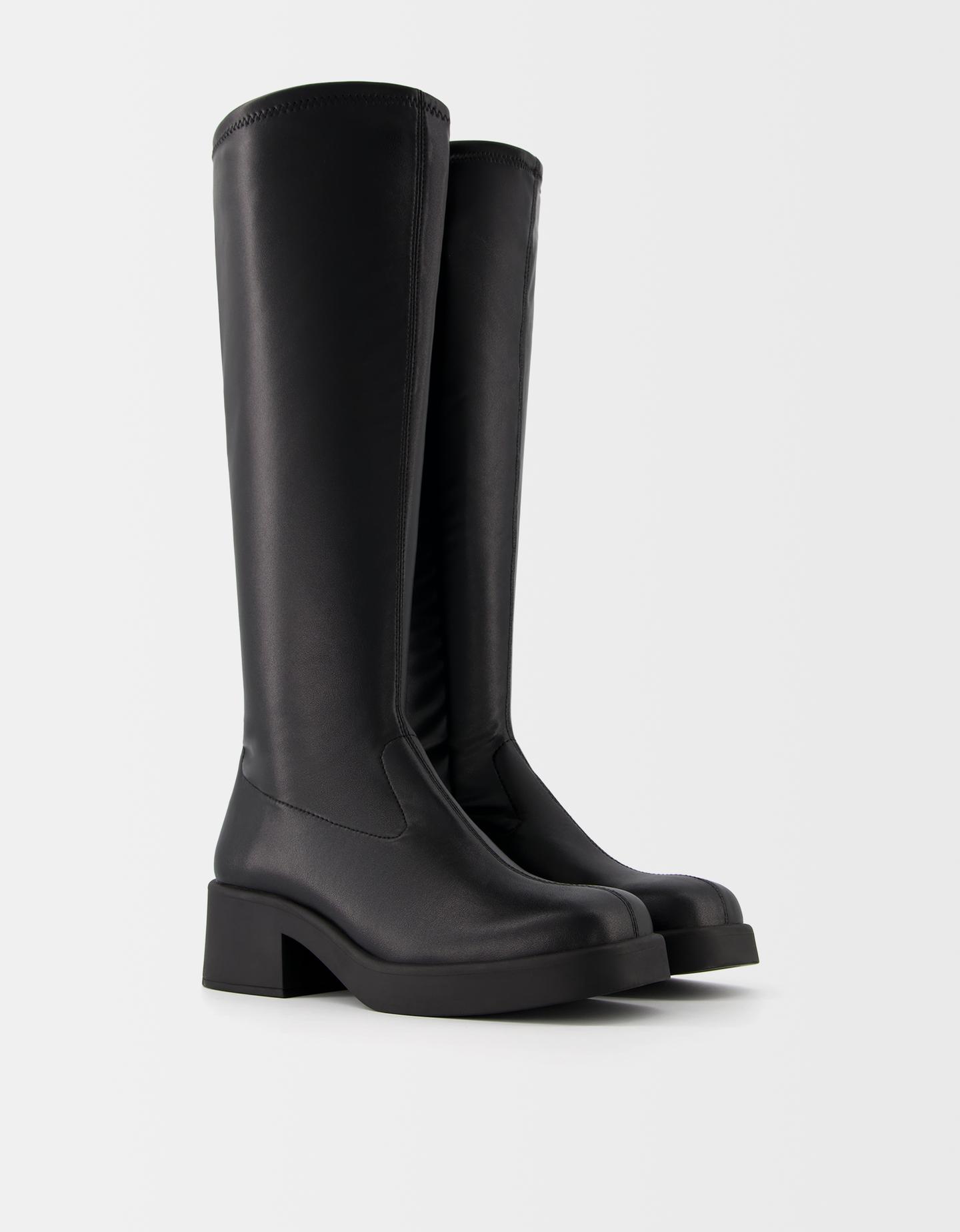 Bershka Körpernah Geschnittene Flache Stiefel Damen 38 Schwarz günstig online kaufen