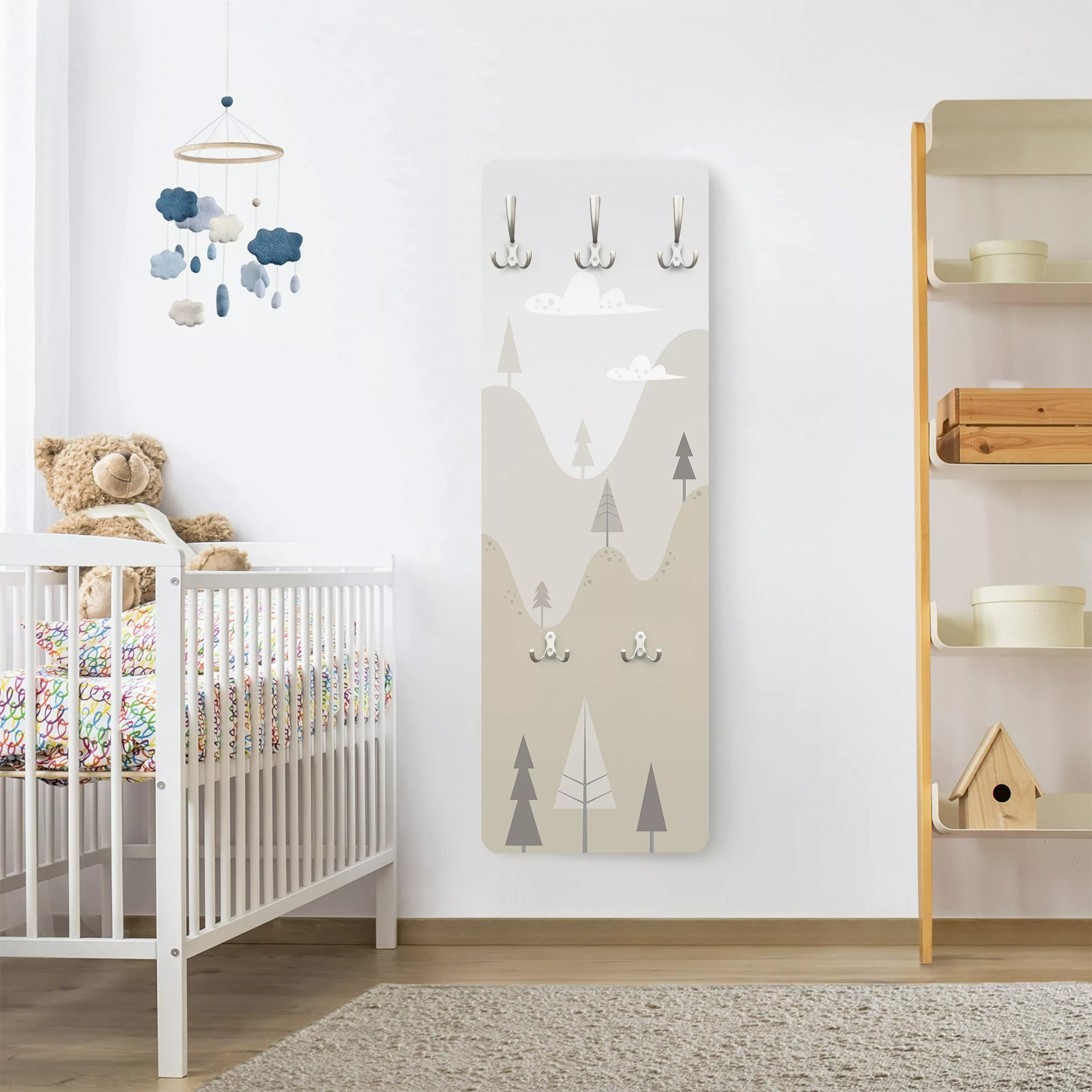 Wandgarderobe Holzpaneel Kinderzimmer Berge in Beige mit Bäumen günstig online kaufen