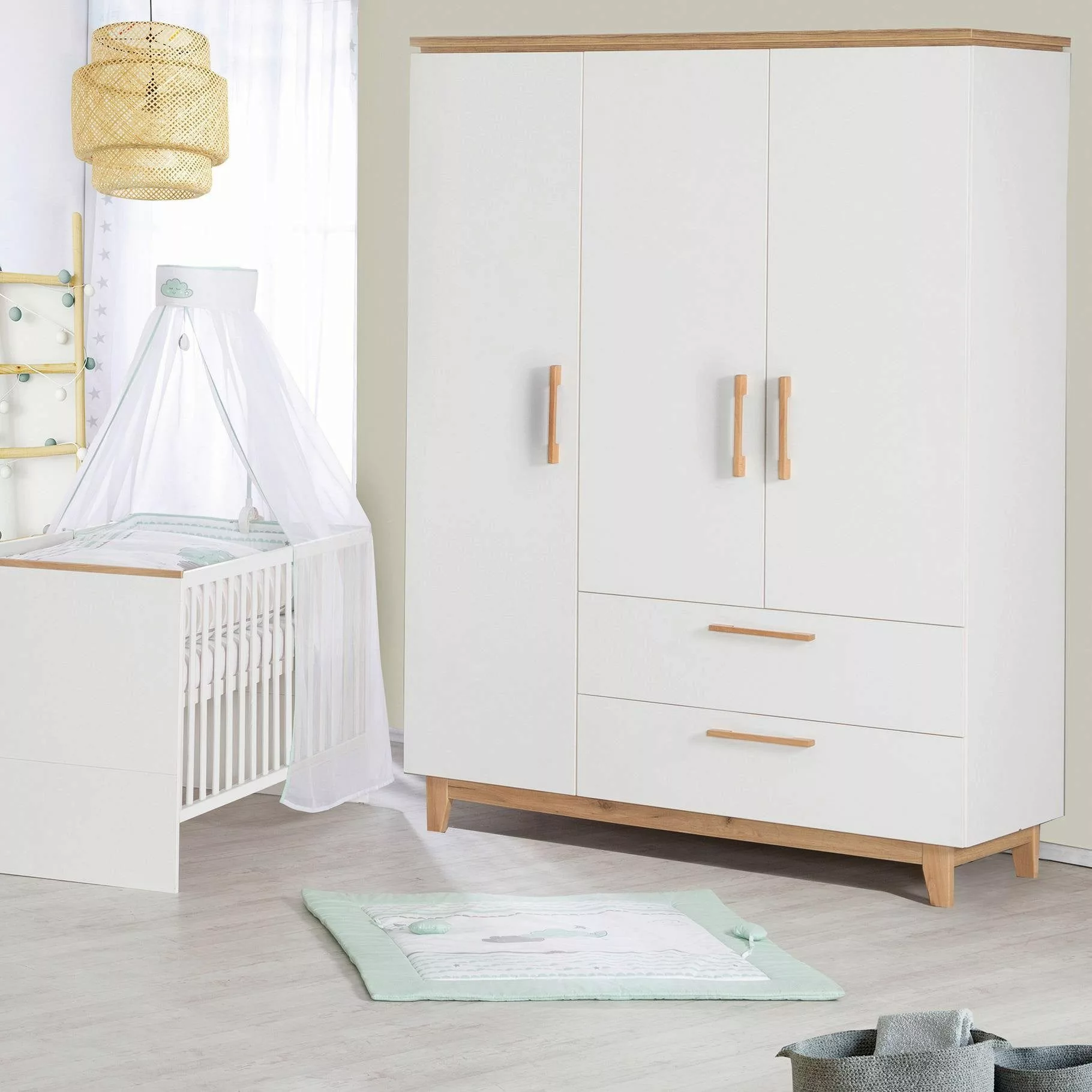 roba® Kinderkleiderschrank Finn 3-türiger Drehtürenschrank, mit Soft Close- günstig online kaufen