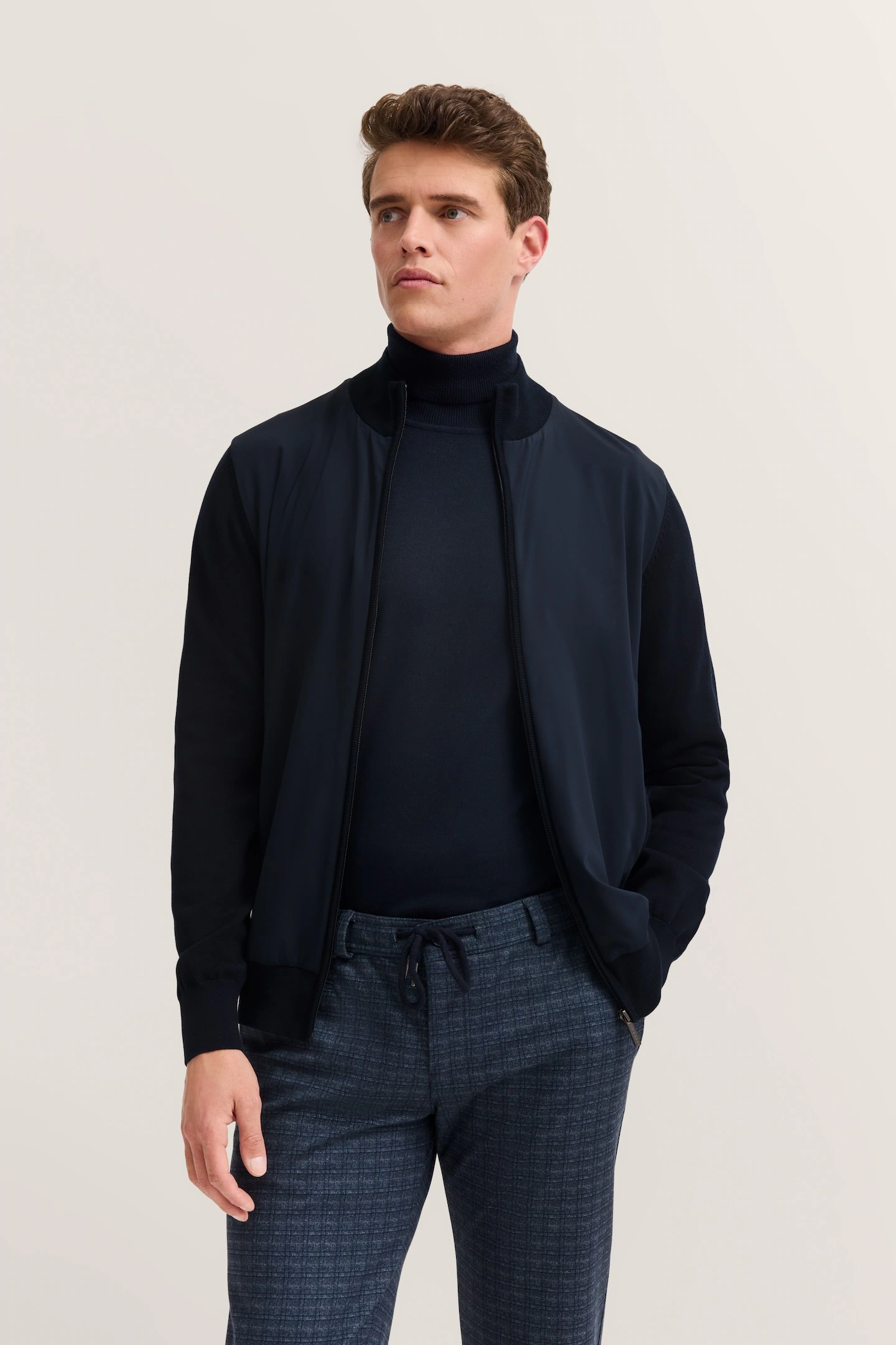 bugatti Strickjacke "Regular Fit", mit Stehkragen und Reißverschlusstaschen günstig online kaufen