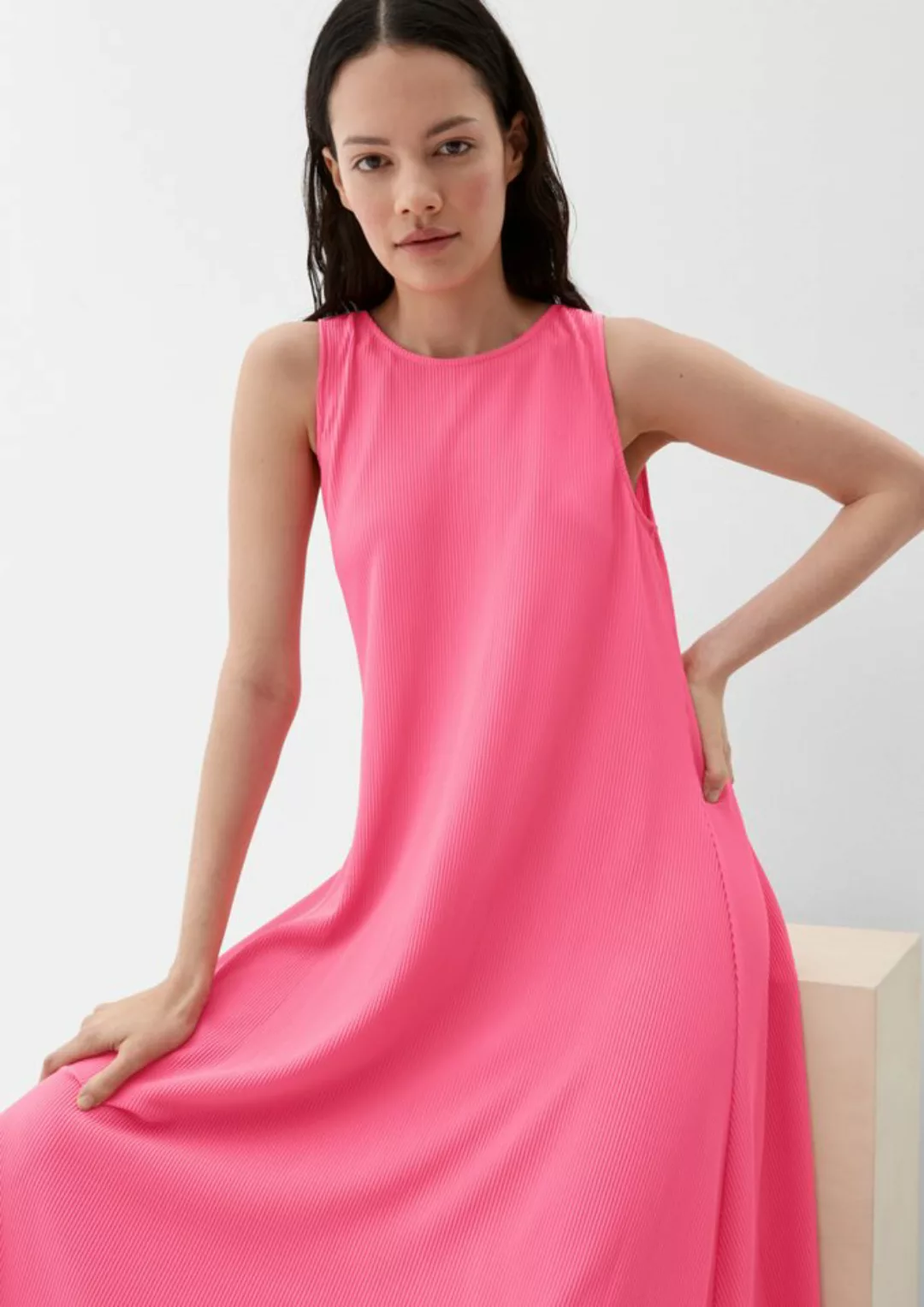 s.Oliver Maxikleid Kleid mit Plisseefalten günstig online kaufen