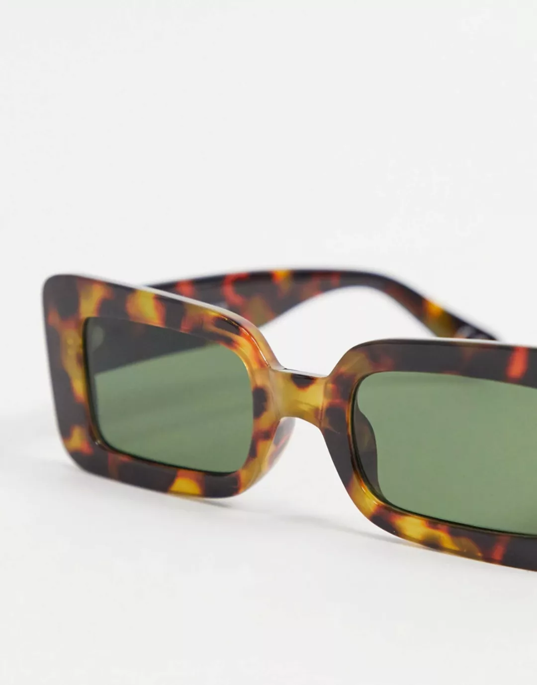 ASOS DESIGN – Eckige, mittelgroße Sonnenbrille aus recyceltem Material in S günstig online kaufen