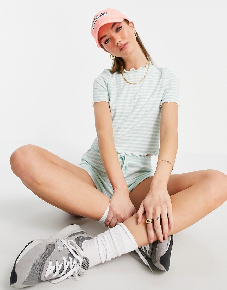 Vero Moda – T-Shirt mit kurzem Schnitt und hellgrünen Streifen, Kombiteil-M günstig online kaufen