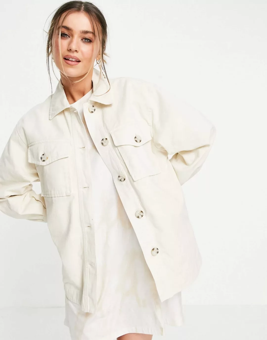 Pull&Bear – Hemdjacke aus Baumwolle in Ecru-Weiß günstig online kaufen